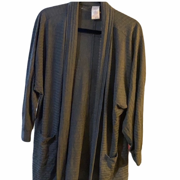 Secret Treasures Other - 🔷2/$15 or 3/$20 - robe cardigan